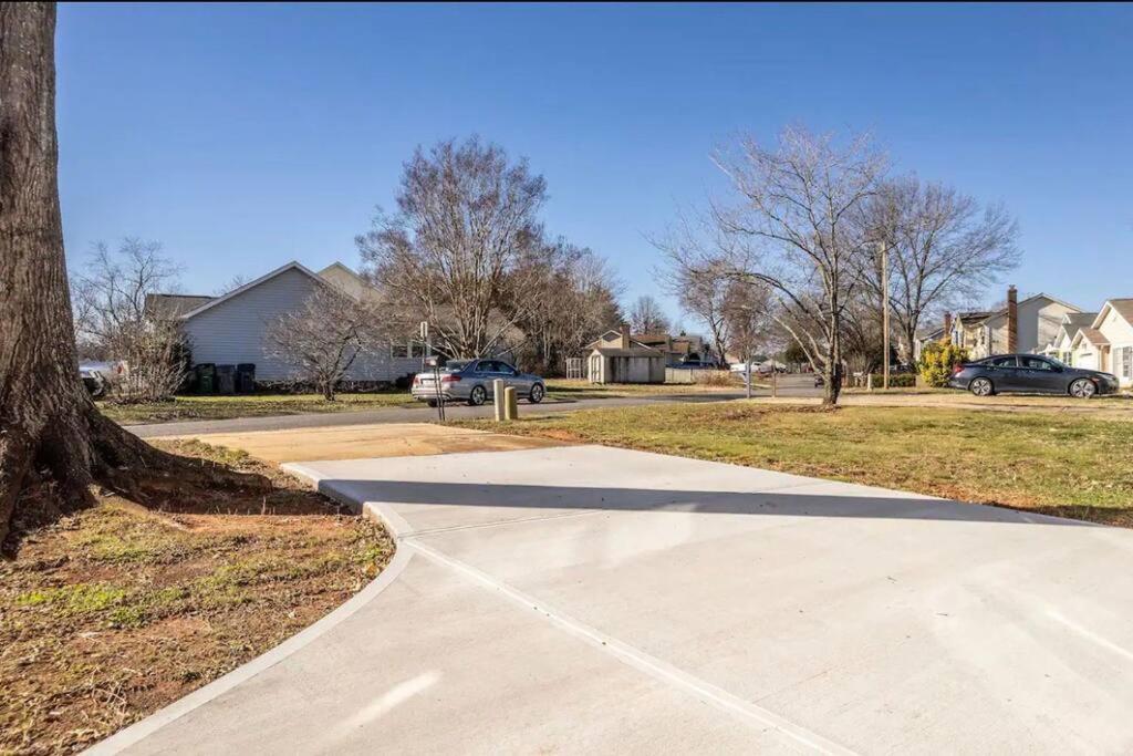 20Min To International Airport! 10Min To Pnc Music! Wifi Apartment Charlotte Bagian luar foto